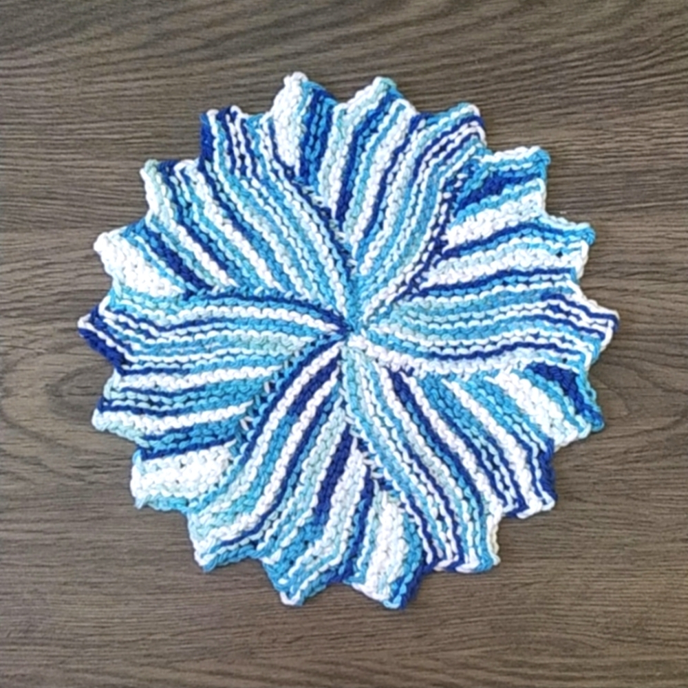 Hand Knit Sunburst Cloth - Picture 4 of 8
